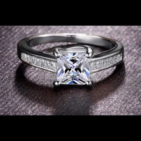 Jewelry - ✨BEAUTIFUL PRINCESS CUT CZ RING✨